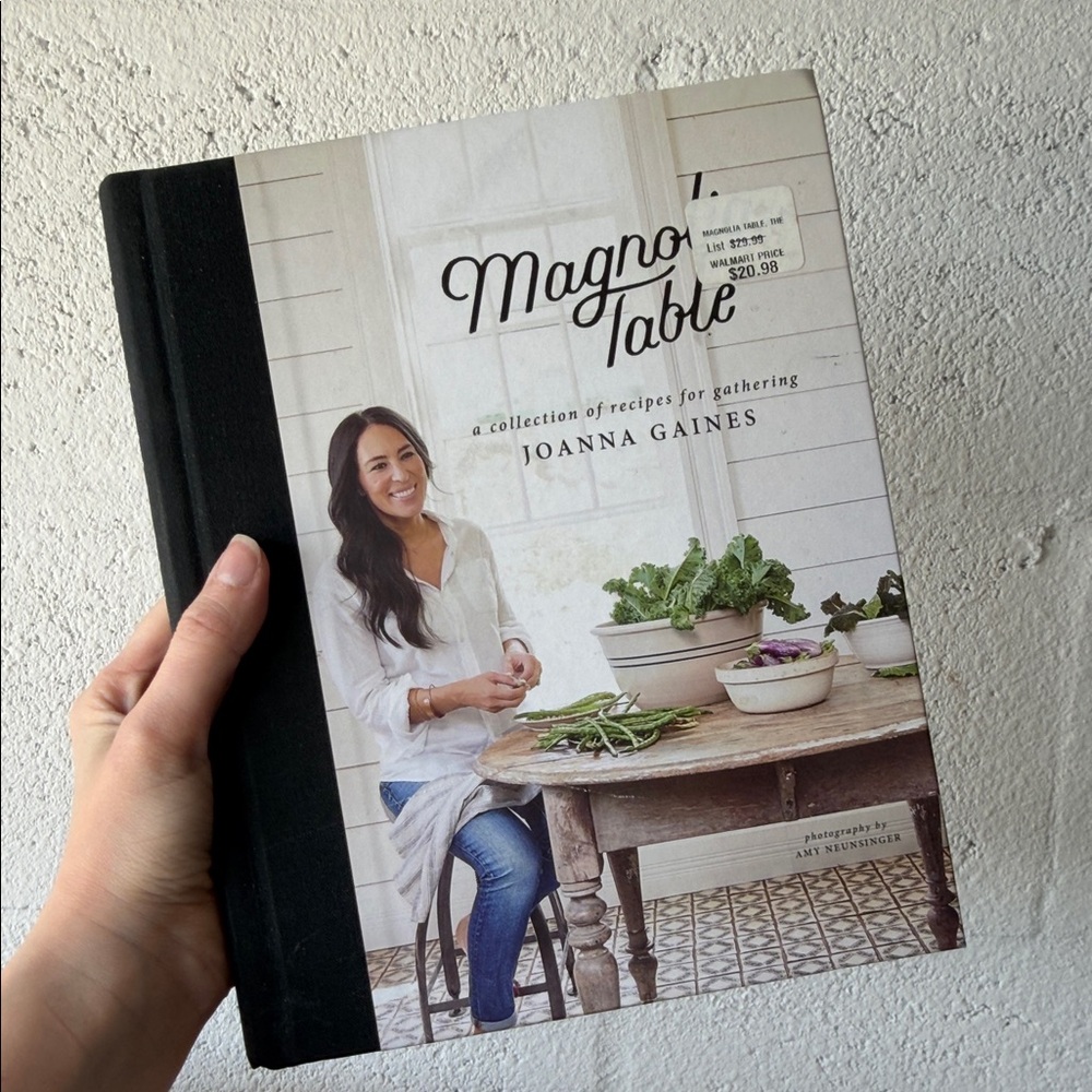 Magnolia Table Cookbook by Joanna Gaines - Black and White Edition